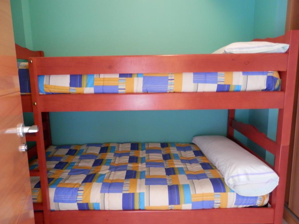 Apartamentos Monte Hernanz Riaza Oda fotoğraf